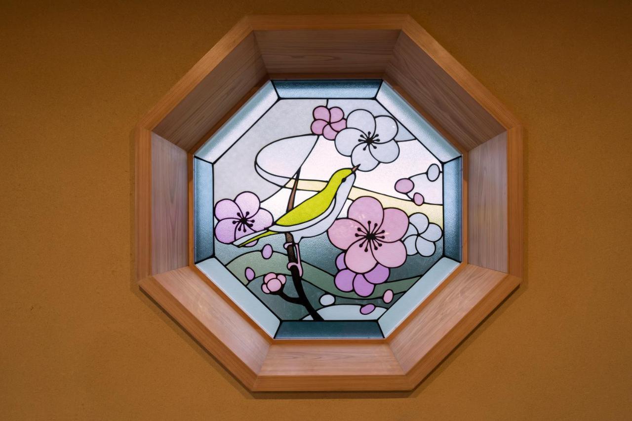 Hotel Kyoto Umekoji Kadensho Extérieur photo A stained glass window in a home